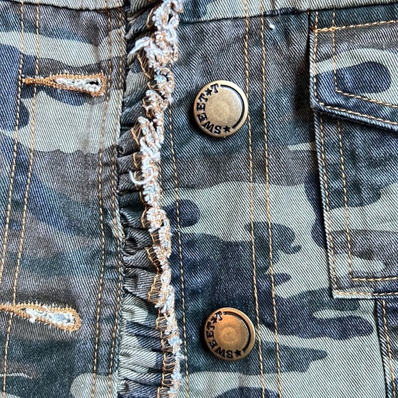 Sweet T women’s cropped camo jean jacket. Lots of detail szM - Picture 4 of 8